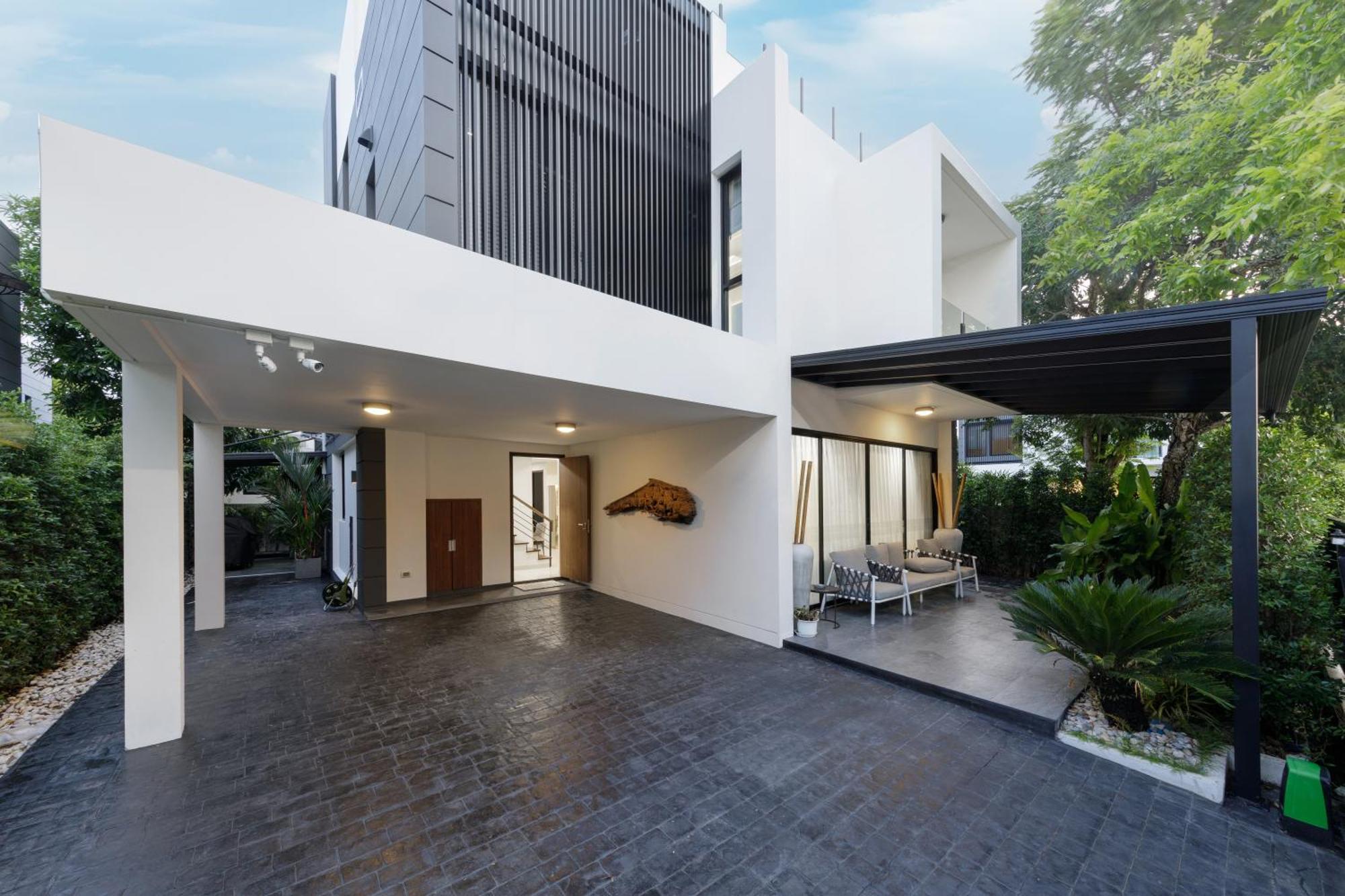 Villa Modern With Pool Close To The - Lp #97 *